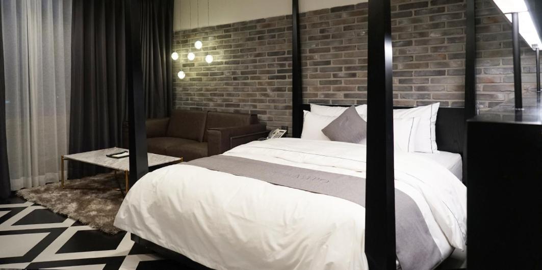 Astro Hotel Yongin Buitenkant foto