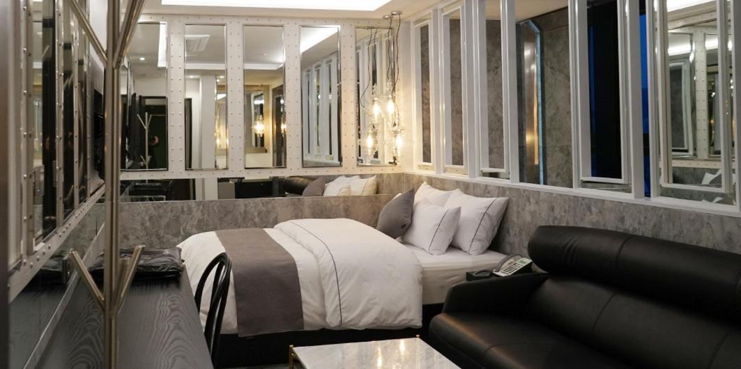 Astro Hotel Yongin Buitenkant foto